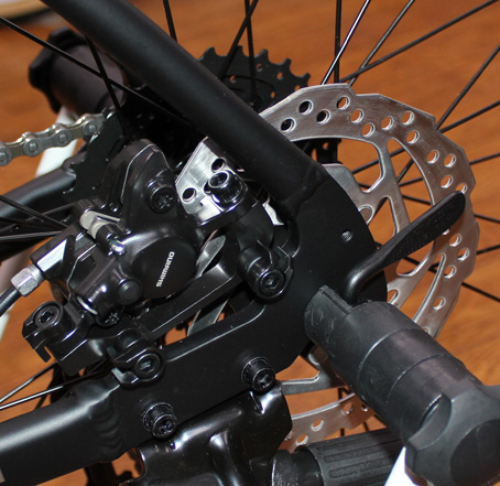 ANCHORのクロスバイクRL1油圧ディスクが入荷いたしました。