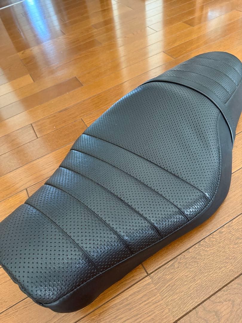 ハーレー　XL883R純正シート07年〜　スポーツスター ハーレー スポーツスター 07-09年 純正シートXL883 XL1200 ソロシート