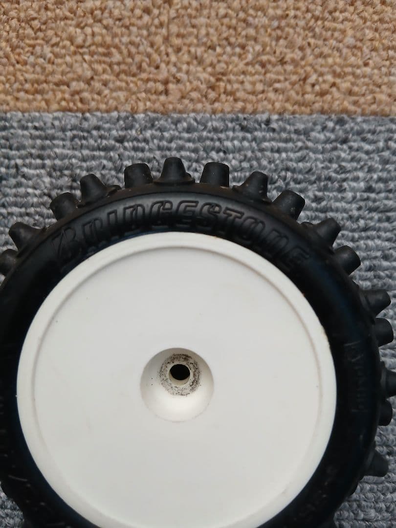 当時物・美品】京商(Kyosho) ブリヂストン スパイクタイヤ 4本セット