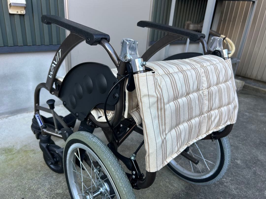 折りたたみ車椅子 アルミ軽量　ベージュ　11.5kg